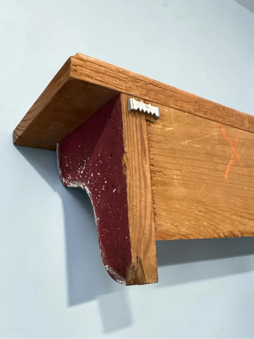 Red & White Rustic Wood Wall Shelf w/Pegs 17.5 inch Trinket Display Coat Rack